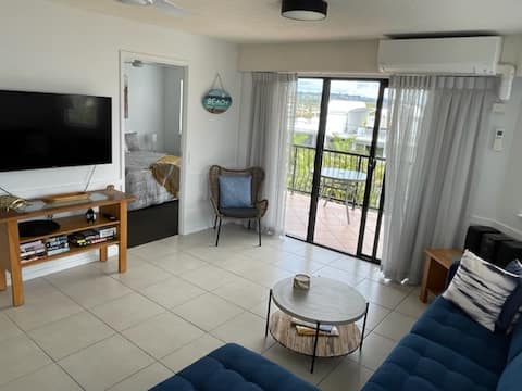 Top performing Airbnb: Newly decorated 2 Bed Apartment, close to beach in Mooloolaba