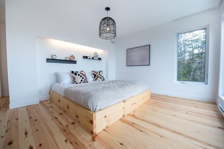 Master bedroom king bed