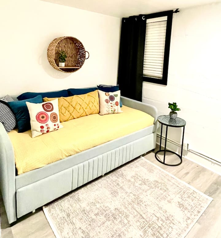 This is a cozy (single) twin. An air mattress is available for a 4th guest which does NOT fit in here, but can be used in the master or living area.

Prone to accidents? Please take measures to protect the mattress so others can sleep at peace.