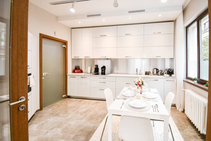 You will ❤️ this NEW modern & spacious apt!