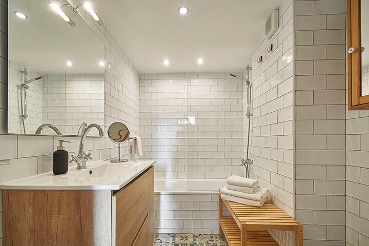 Love Local Life near Sagrada Familia 4BD/2BTH 7PP gallery image 4