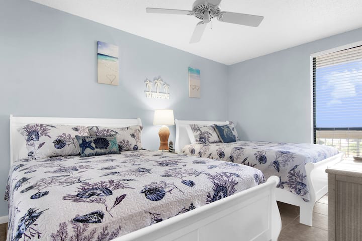 ملكتان في غرفة النوم الثالثة