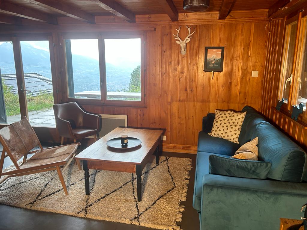 Popular Airbnb listing: Family Chalet in Nendaz