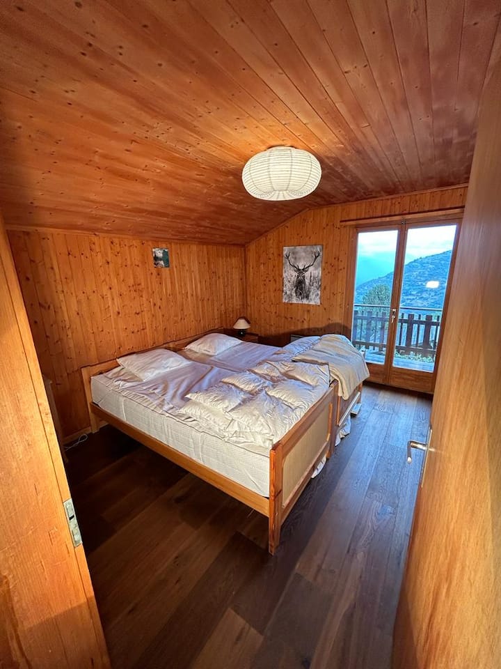 1 glavna spavaća soba s izlazom na balkon 