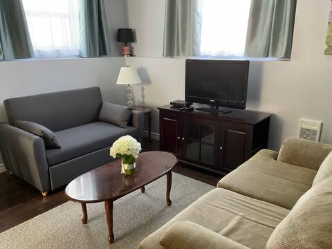 Lovely New 2 bedroom apt. Free parking on premises