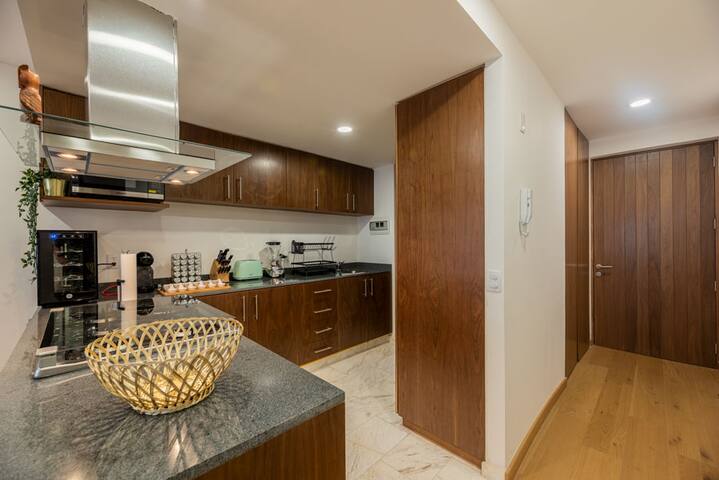 Gorgeous views, air con and perfect Condesa spot gallery image 2