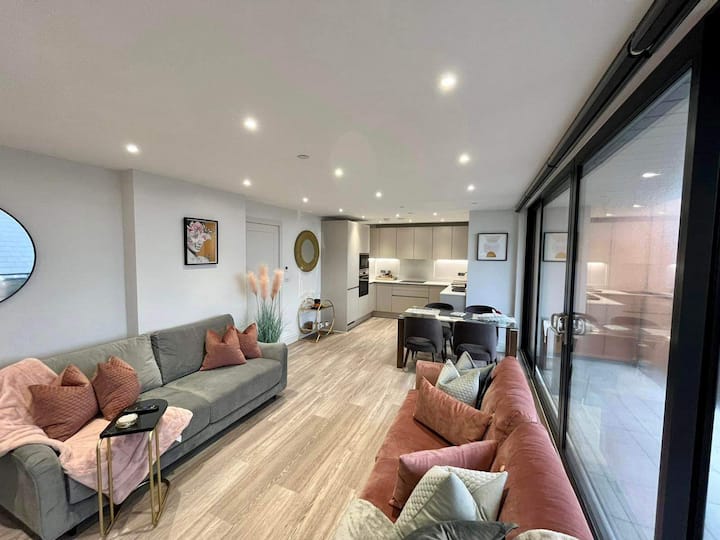 Stunning Sea View Two Bed Two Bathroom Apartment - Porthcawl