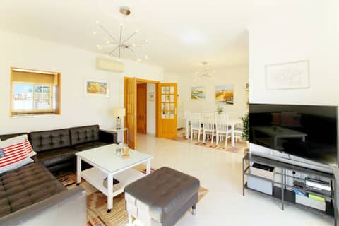 Imóvel de sucesso: Bright villa with swimming pool em Ferragudo