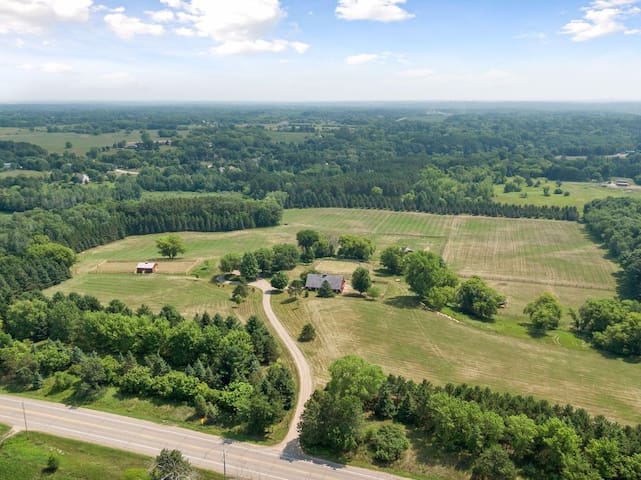 40-acre estate w/spa 3 mi to downtown Stillwater. gallery image 3