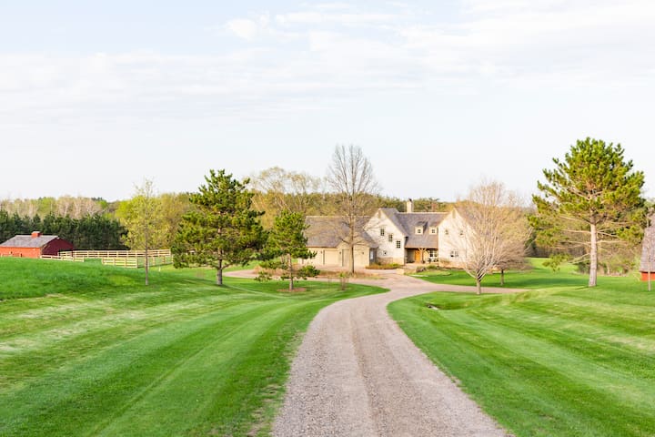 40-acre estate w/spa 3 mi to downtown Stillwater. gallery image 2