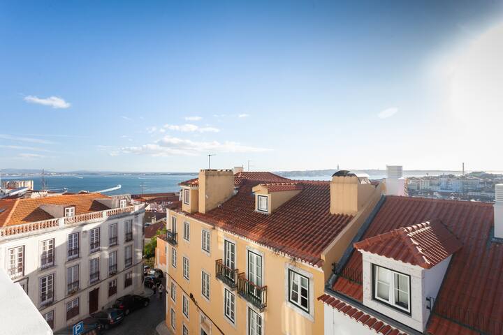 Alfama Charming Apartment Amazing View and Terrace