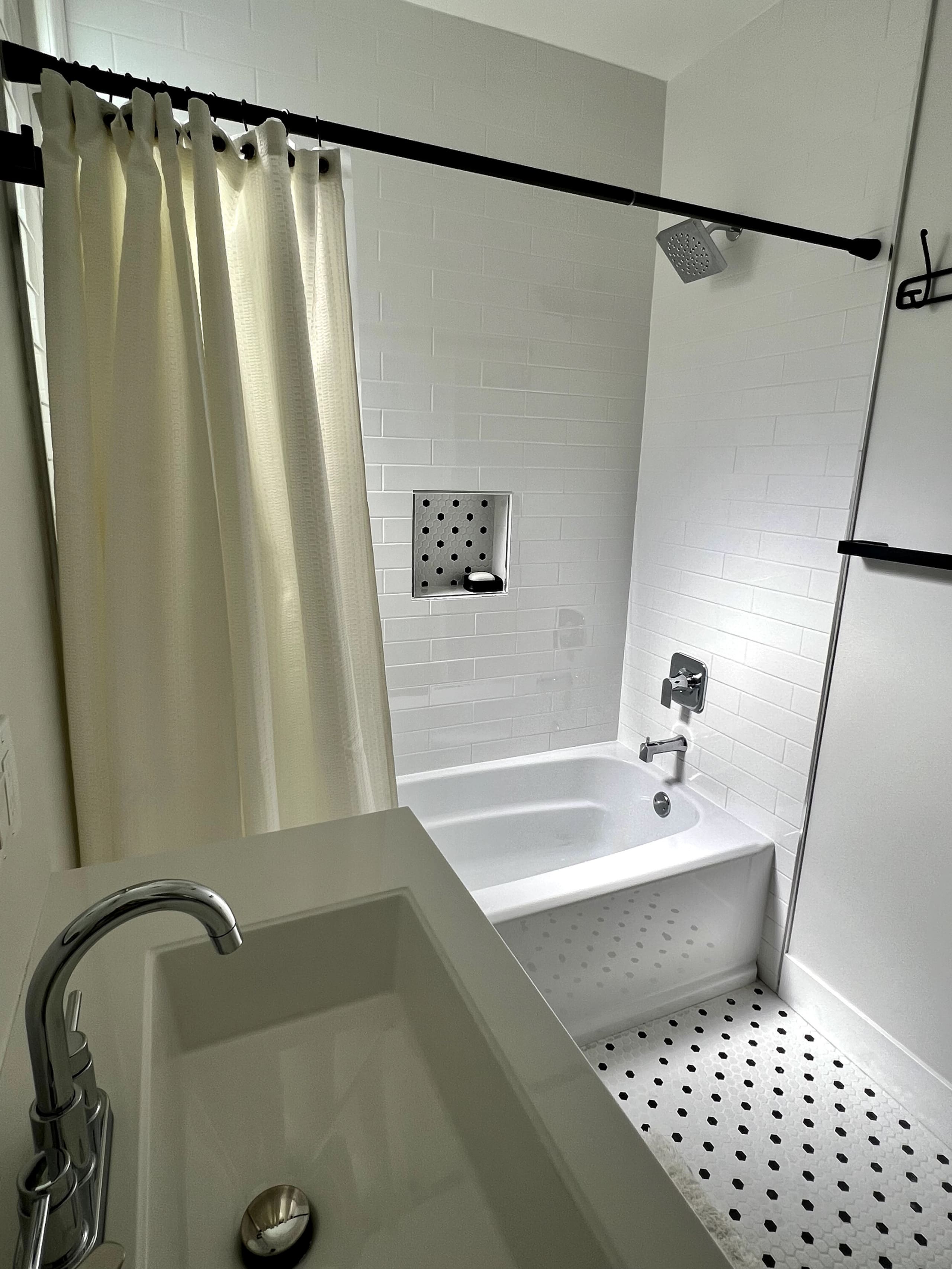 Condo in San Francisco · ★4.86 · 3 bedrooms · 3 beds · 1 bath - Image 26