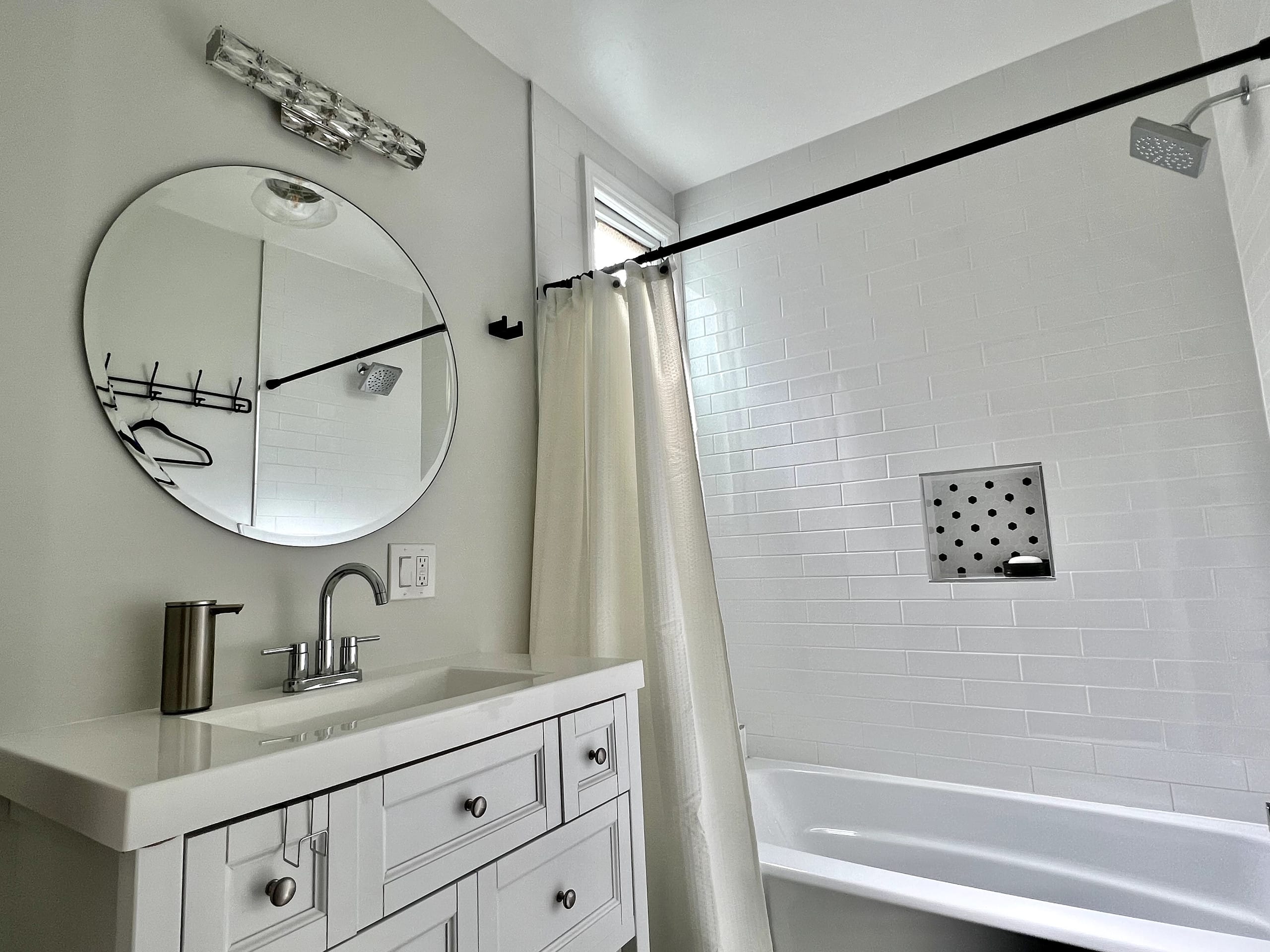 Condo in San Francisco · ★4.86 · 3 bedrooms · 3 beds · 1 bath - Image 25