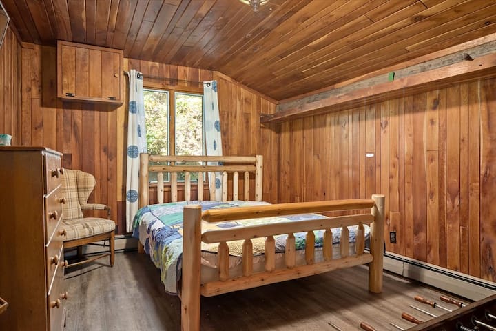Chambre arrière au 1er étage (queen)