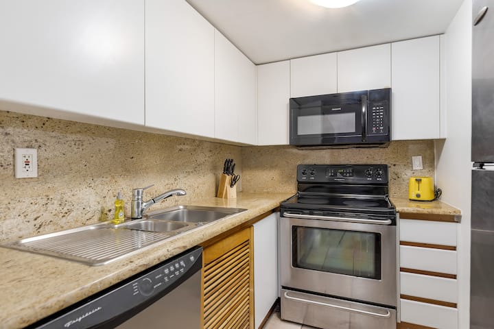 New 'Seabreeze' Studio Ocean Drive #206 - South Beach, FL