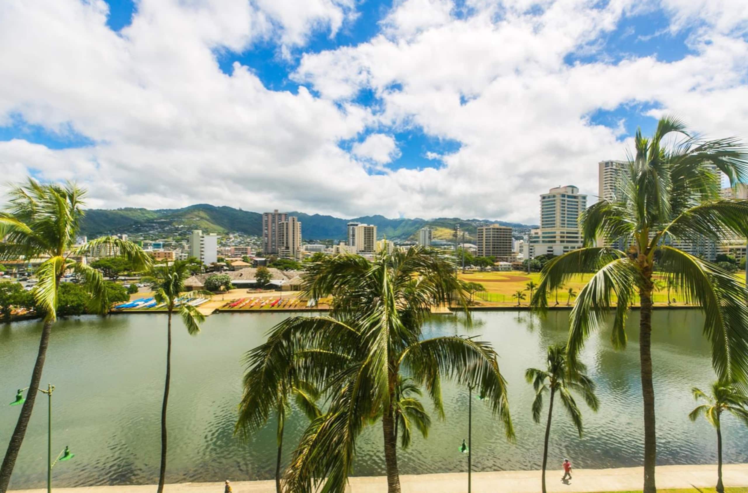 Condo in Honolulu · ★4.91 · Studio · 2 beds · 1 private bath - Image 1