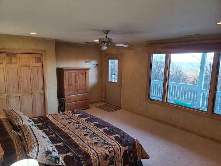 Downstairs bedroom with king size bed.