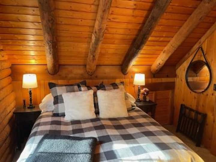 غرفة نوم ثانية بسرير بحجم كبير