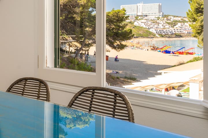 En la playa de Arenal d’en Castell con kayak