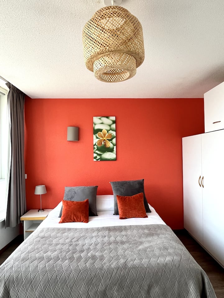 เตียงคู่ในห้องนั่งเล่น