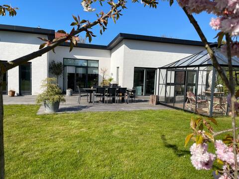 Large and bright home close to Copenhagen