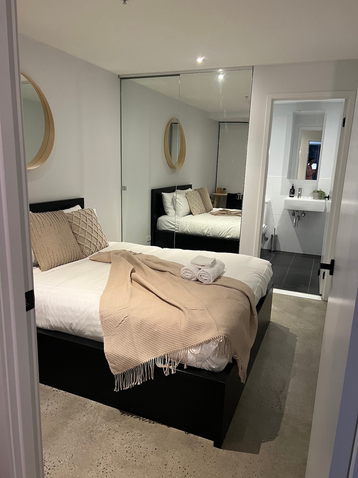 Glavna spavaća soba, uključujući vlastitu kupaonicu!