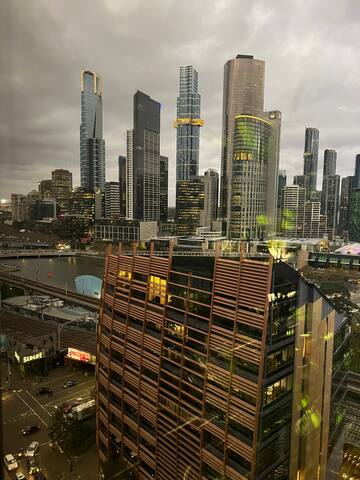 Melbourne Hot Spot – Lovely 2 Bedroom apartment gallery image 2