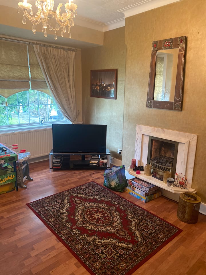 Cheerful 3 Bedroom Bungalow Ideal Cop 26 - Glasgow