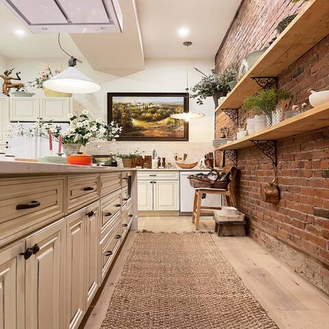 Curated Comfort in the Heart of the Plateau gallery image 3