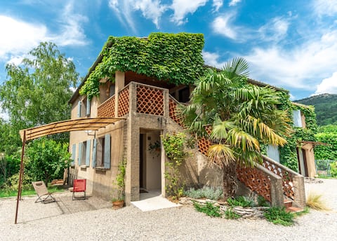 Large studio with fenced garden of Villa Maywen