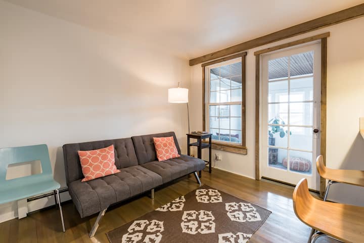 Great Top Fl Near Cnter With Sunroom And A View Cc - Hudson Valley, NY