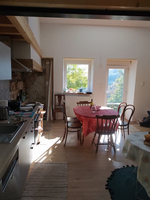 Warm, quiet cottage, Walks