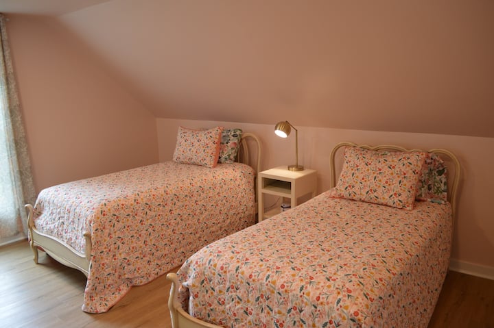 Upstairs bedroom has 2 twin beds