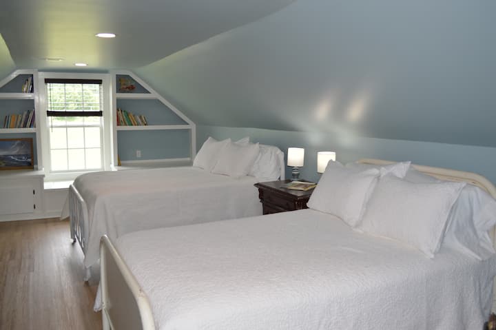 Upstairs bedroom with 2 full beds