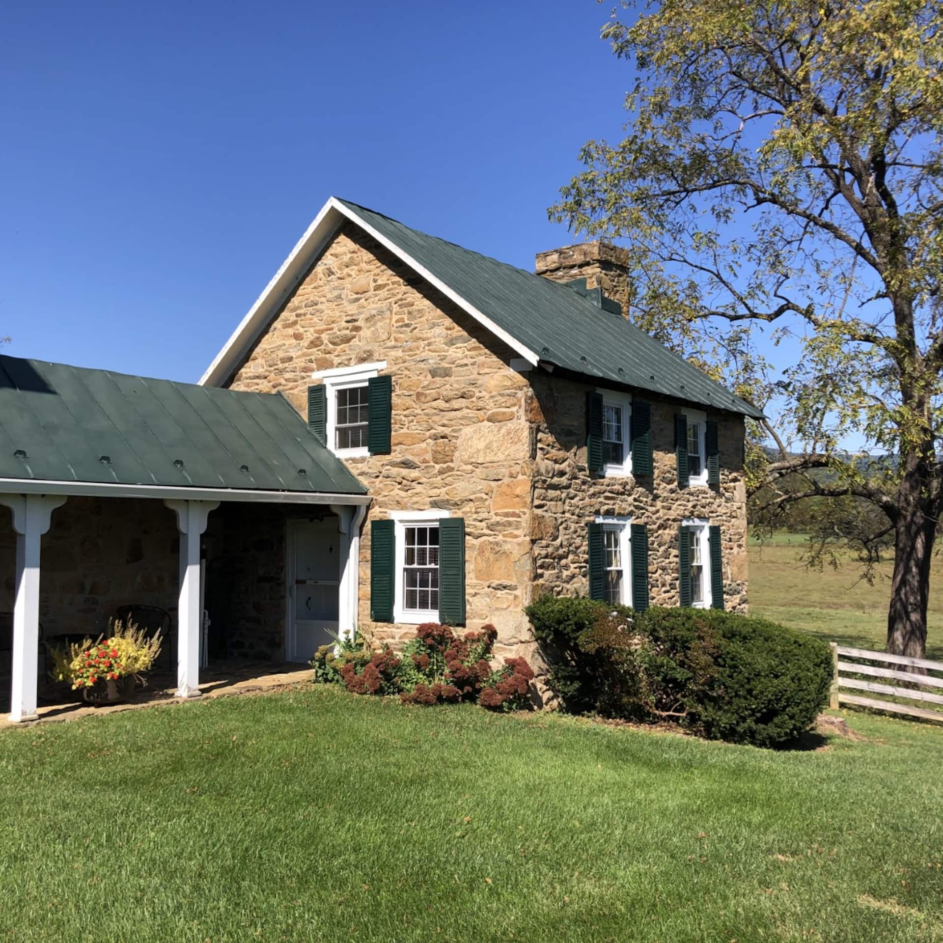 Summer kitchen guesthouse at Caledonia Farm 1812