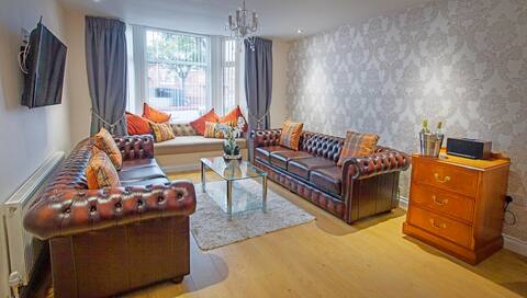 HUGE 12 Bedroom sleep 24 luxury with 2 HOT TUBS
