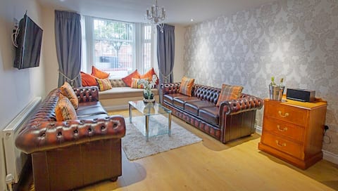 HUGE 12 Bedroom sleep 24 luxury with 2 HOT TUBS