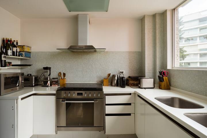 Bright, spacious apartment in trendy Polanco gallery image 3