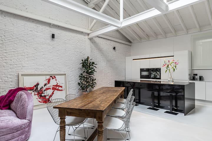 Gorgeous LOFT in SOL *4BD/4BTH in suite* gallery image 2