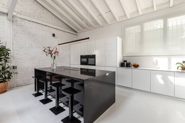 Gorgeous LOFT in SOL *4BD/4BTH in suite* gallery image 5