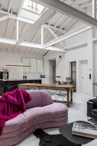 Gorgeous LOFT in SOL *4BD/4BTH in suite* gallery image 4