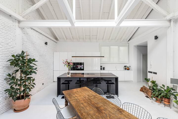 Gorgeous LOFT in SOL *4BD/4BTH in suite* gallery image 3