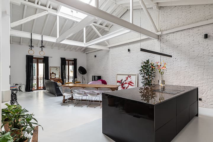 Gorgeous LOFT in SOL *4BD/4BTH in suite*