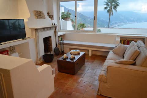 Annuncio Airbnb popolare: Rock house a Taormina