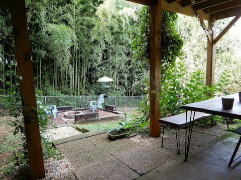 Bamboo Hideaway: Next to Baker Creek Trails Park