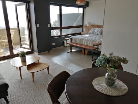 Apartment overlooking the bay and Valparaiso hills