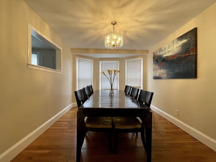 Quiet and clean 2 floor 3-bedroom condo w/ parking