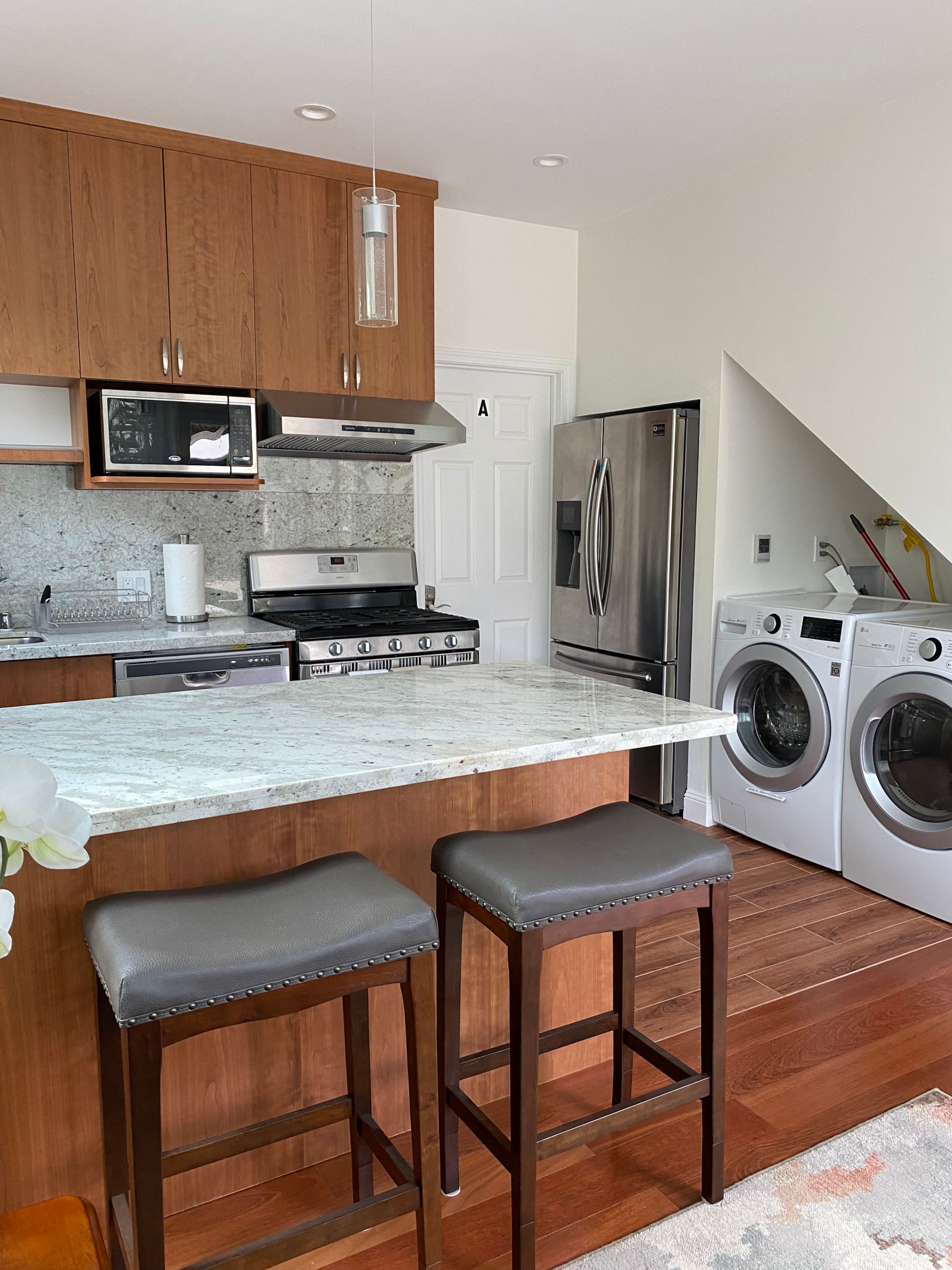 Guesthouse in South San Francisco · ★4.87 · 3 bedrooms · 3 beds · 3 private baths - Image 10