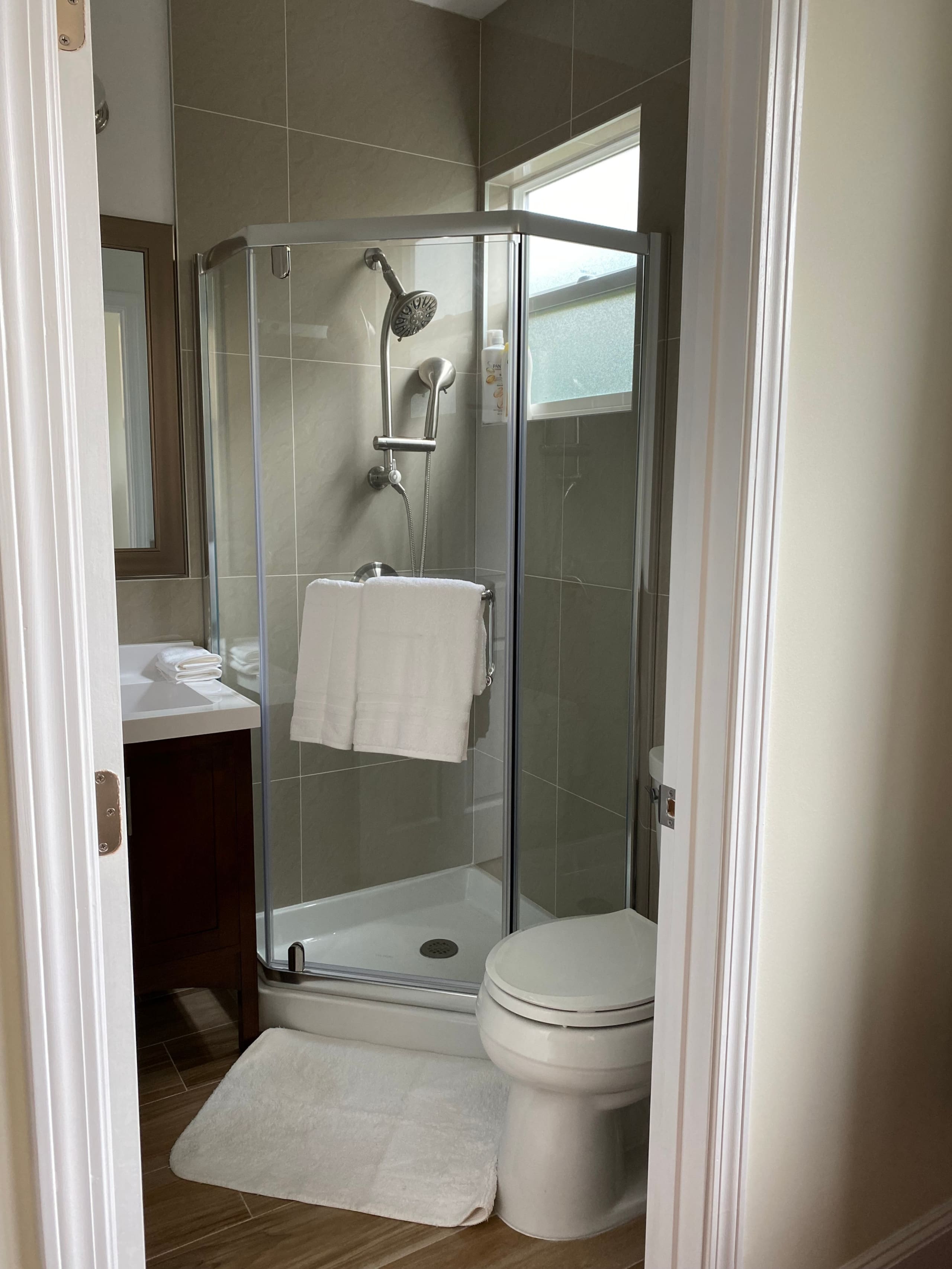 Guesthouse in South San Francisco · ★4.87 · 3 bedrooms · 3 beds · 3 private baths - Image 5