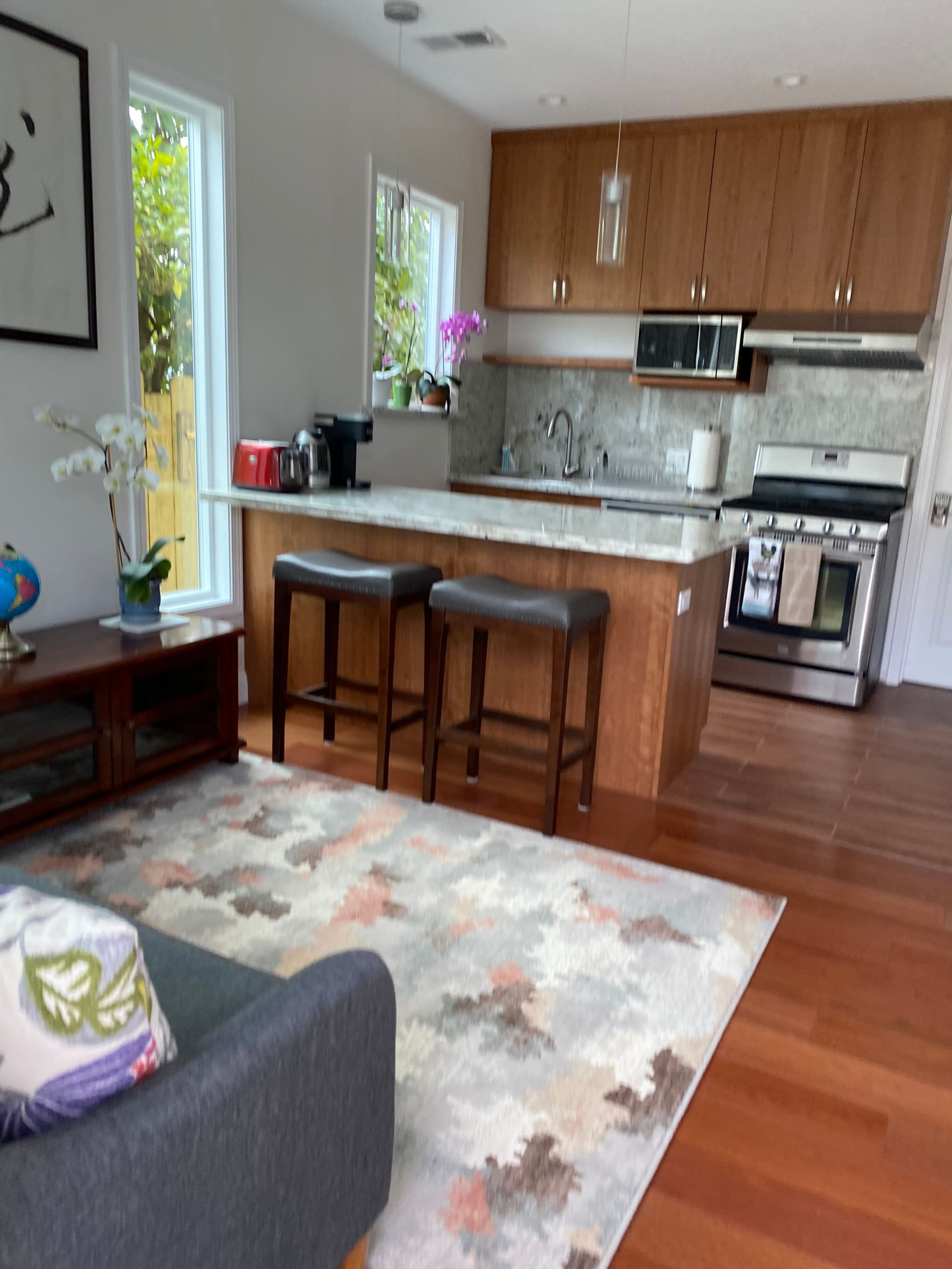 Guesthouse in South San Francisco · ★4.87 · 3 bedrooms · 3 beds · 3 private baths - Image 8